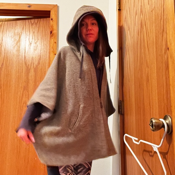 I. Spiewak & Sons Wool Blend Hooded Poncho w/Zipper Women’s Small (sm) - Picture 2 of 6